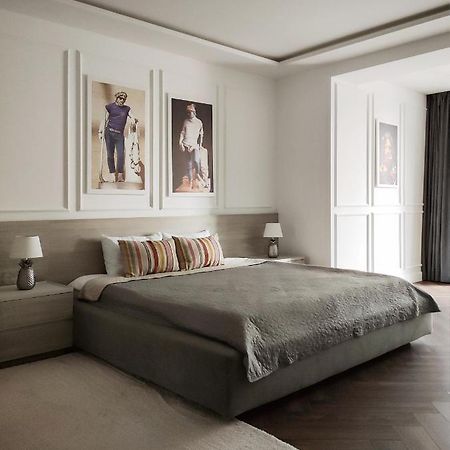 Modern Classic 2 Bedroom Apartment Near Most City Dnipro Ngoại thất bức ảnh
