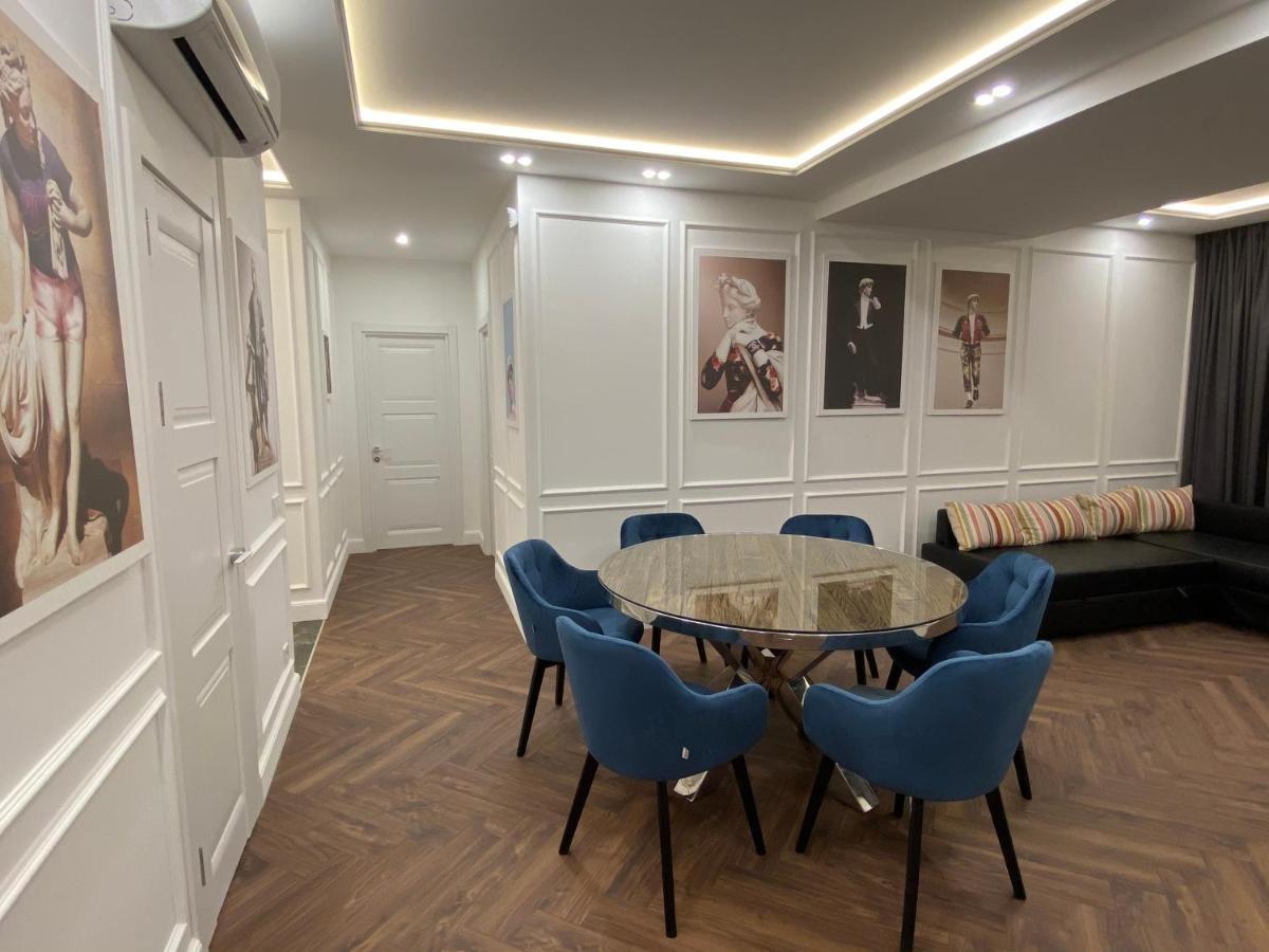 Modern Classic 2 Bedroom Apartment Near Most City Dnipro Ngoại thất bức ảnh
