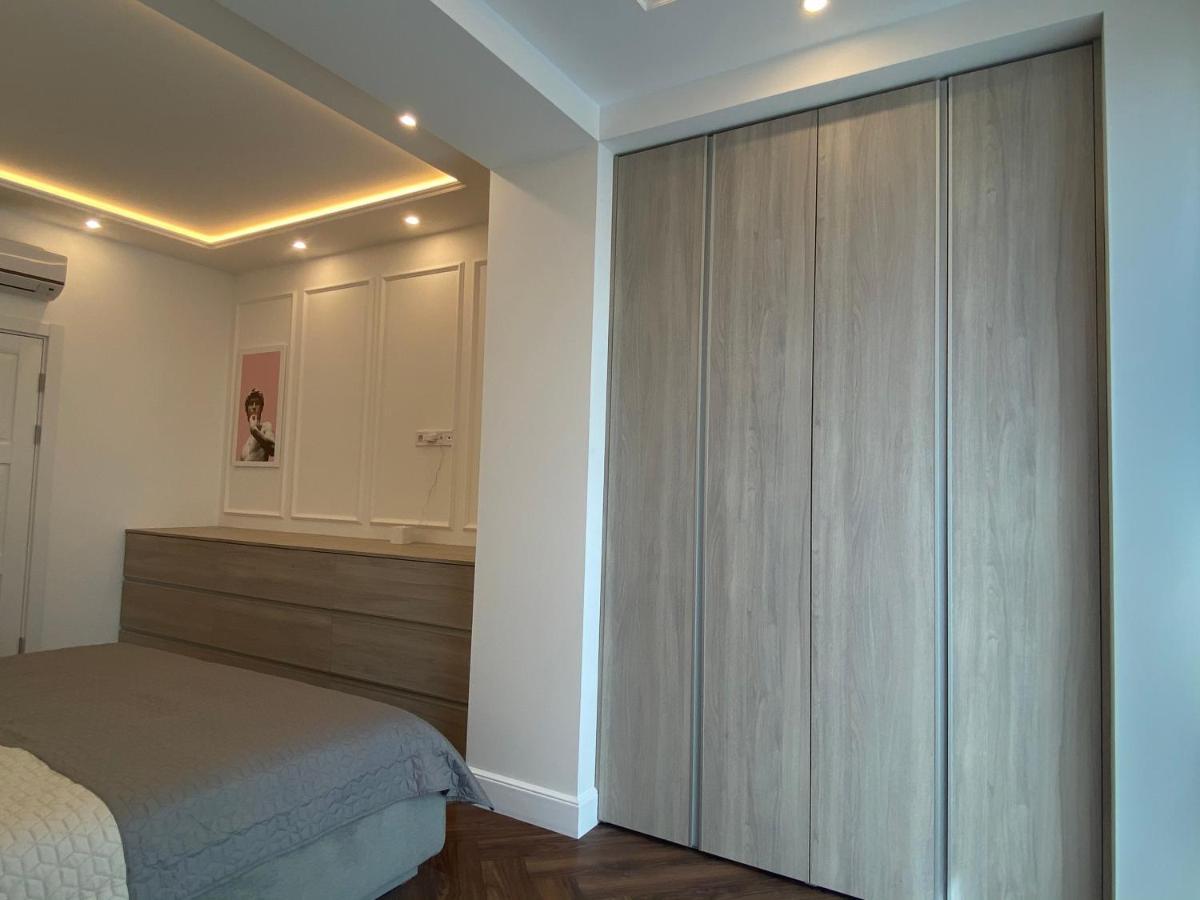 Modern Classic 2 Bedroom Apartment Near Most City Dnipro Ngoại thất bức ảnh