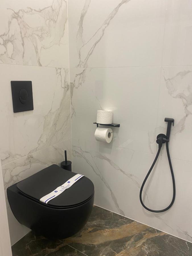 Modern Classic 2 Bedroom Apartment Near Most City Dnipro Ngoại thất bức ảnh