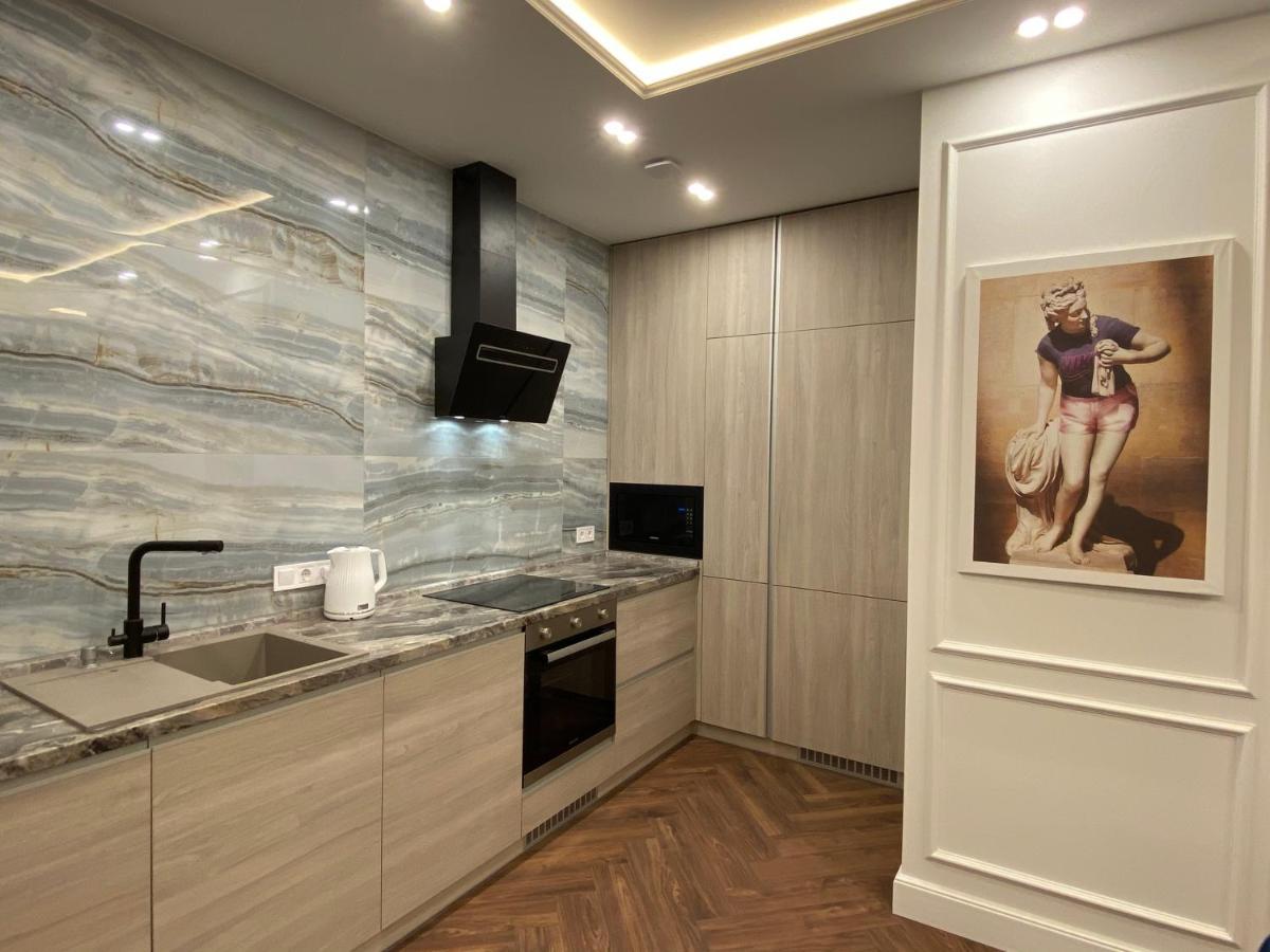 Modern Classic 2 Bedroom Apartment Near Most City Dnipro Ngoại thất bức ảnh