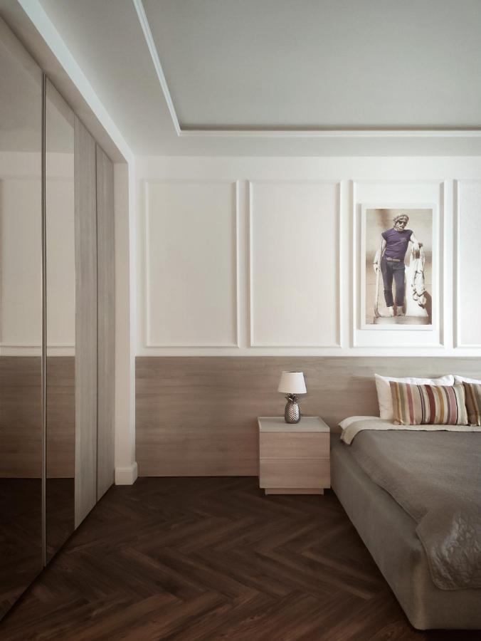 Modern Classic 2 Bedroom Apartment Near Most City Dnipro Ngoại thất bức ảnh