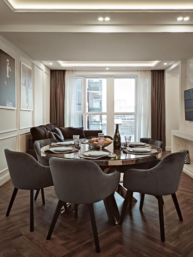 Modern Classic 2 Bedroom Apartment Near Most City Dnipro Ngoại thất bức ảnh