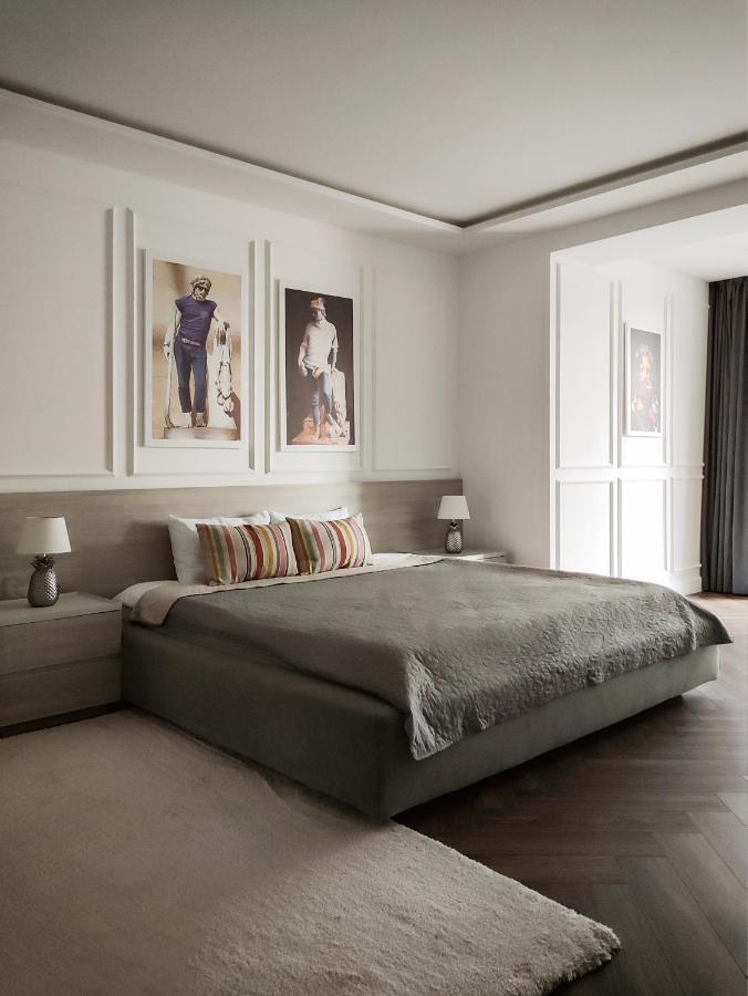 Modern Classic 2 Bedroom Apartment Near Most City Dnipro Ngoại thất bức ảnh