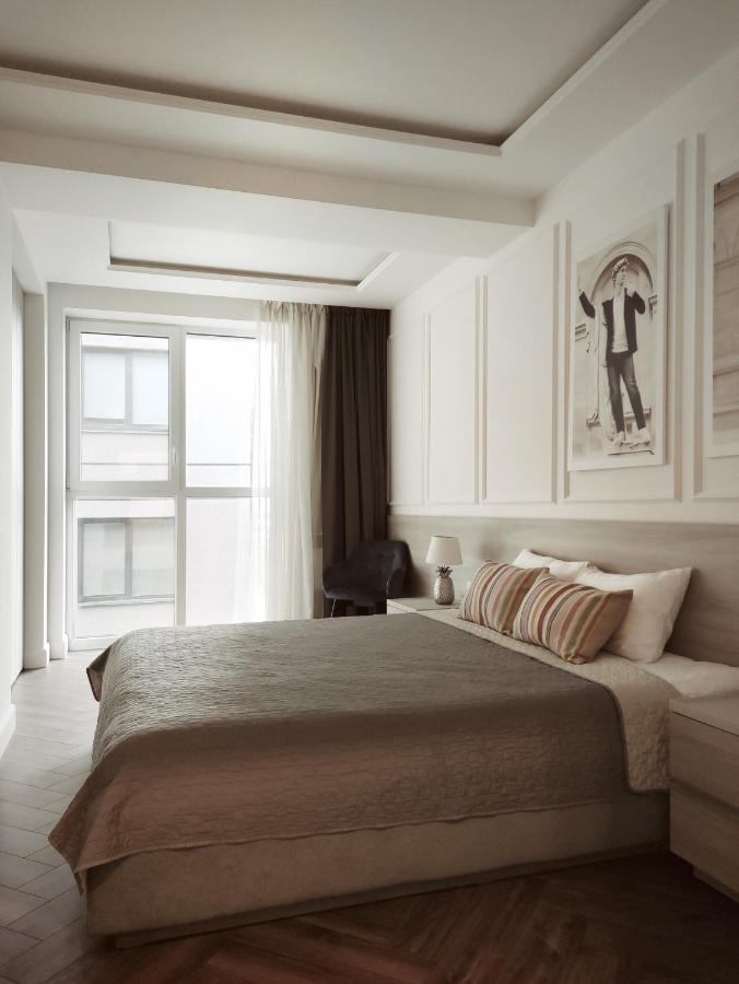 Modern Classic 2 Bedroom Apartment Near Most City Dnipro Ngoại thất bức ảnh