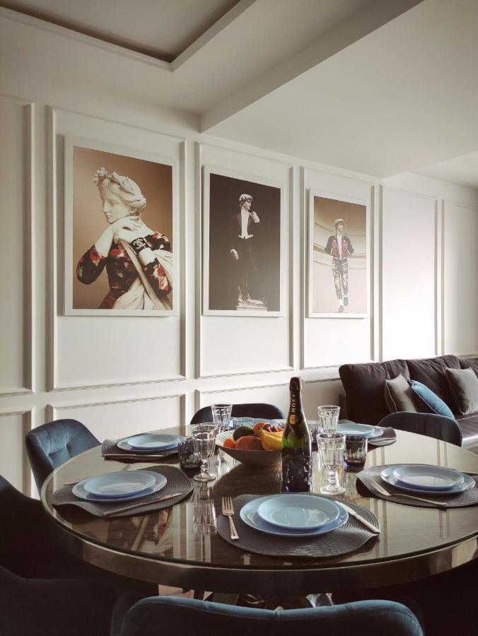 Modern Classic 2 Bedroom Apartment Near Most City Dnipro Ngoại thất bức ảnh