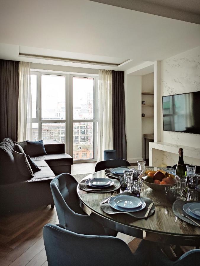 Modern Classic 2 Bedroom Apartment Near Most City Dnipro Ngoại thất bức ảnh